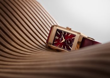 On the eve of the Reverso’s 90th anniversary,  Jaeger-LeCoultre unveils a special Tribute edition  in burgundy red