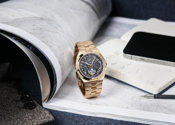 Overseas perpetual calendar ultra-thin skeleton  : A new openworked interpretation in pink gold framing a blue dial