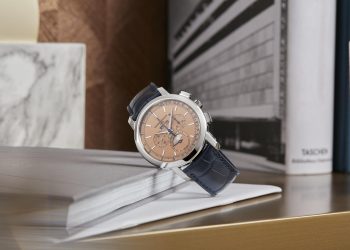 Traditionnelle perpetual calendar chronograph : A new signature combining platinum with a salmon-coloured dial