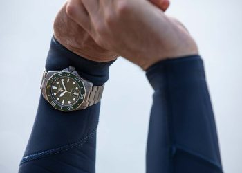 AQUARACER PROFESSIONAL 300: BEYOND THE EDGE