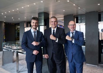 DISCOVER THE CLASSIC FUSION CHRONOGRAPH IN THE COLOURS OF THE SWISS MEDICAL NETWORK