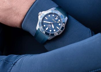 TAG HEUER AQUARACER PROFESSIONAL 300 THE RETURN OF THE NIGHT DIVER