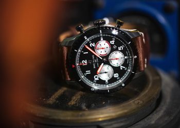 THE BREITLING AVIATOR 8 MOSQUITO COMMEMORATES DE HAVILLAND’S ICONIC PLANE