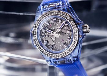 BIG BANG ONE CLICK SAPPHIRE 39 mm A highly feminine showcase of sapphire