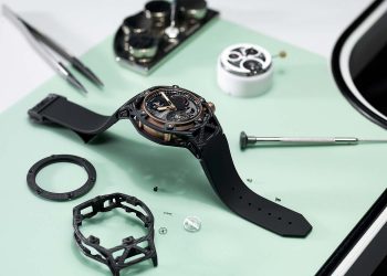 The Hublot Techframe Ferrari 70 Years Tourbillon Chronograph in PEEK Carbon & King Gold: a very special watch to mark an important occasion.