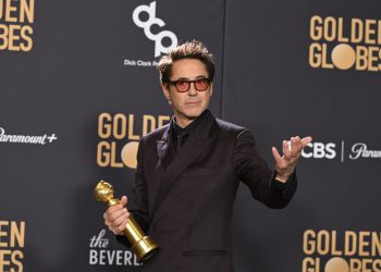 ROBERT DOWNEY JR. ATTENDS THE 2024 GOLDEN GLOBES AWARDS WEARING JAEGER-LECOULTRE